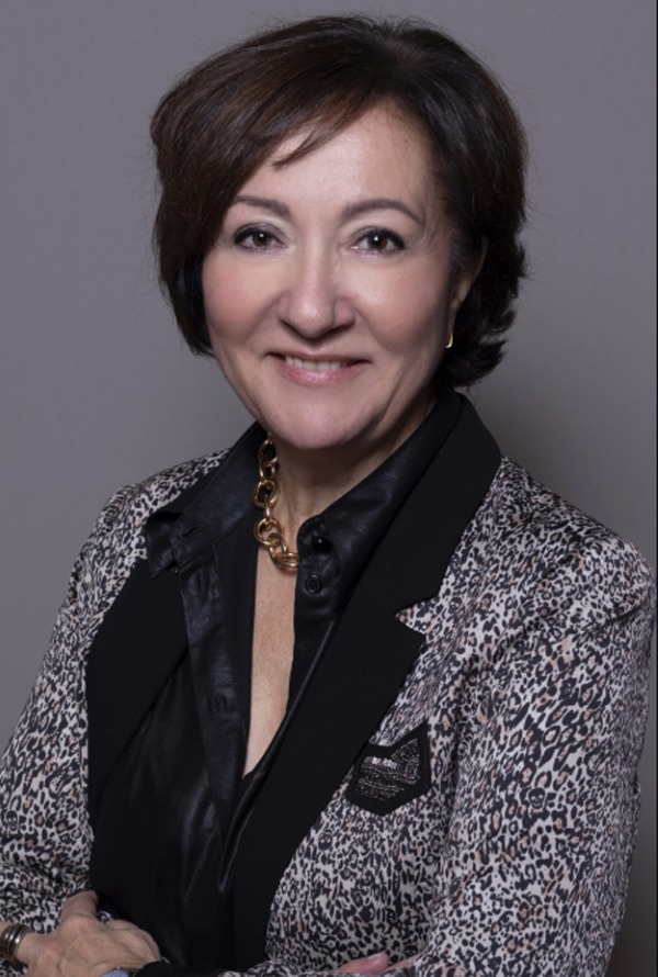 Dª Esther Valdivia